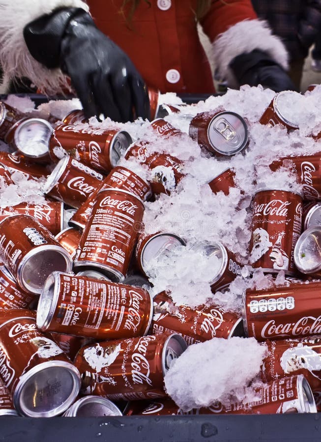 Christmas cocacola cans editorial photography. Image of coca 35540397