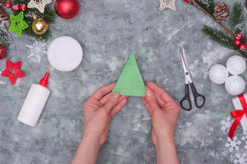 Christmas Crafts Christmas Tree Made of Paper, Step by Step