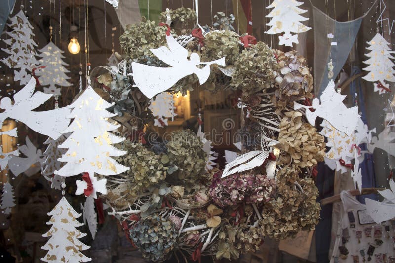 Paper Angels Trumpet into Pipes. Paper Figures As a Shop Window Decoration  in Christmas Stock Photo - Image of ornament, angel: 107115962