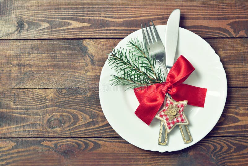 Christmas Dinner Plate and Cutlery. Christmas Table Setting Stock Photo ...