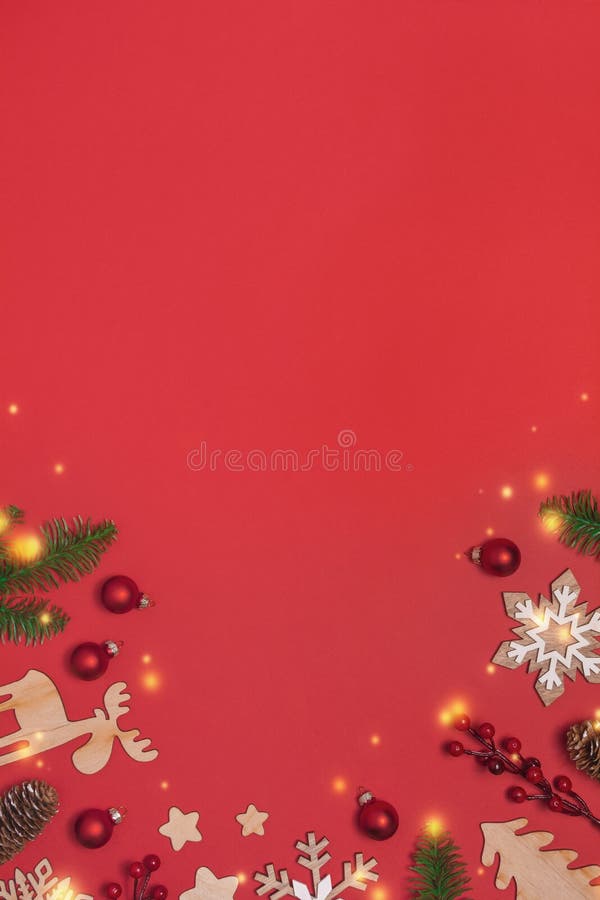 Các sản phẩm ảnh trang trí Noel trên nền đỏ sẽ mang đến không khí lễ hội sôi động cho căn nhà của bạn. Với các hình ảnh tươi sáng và quen thuộc như ông già Noel, những chiếc găng tay màu đỏ và hộp quà đầy ắp, bạn sẽ cảm nhận được sự ấm áp và hạnh phúc trong gia đình.