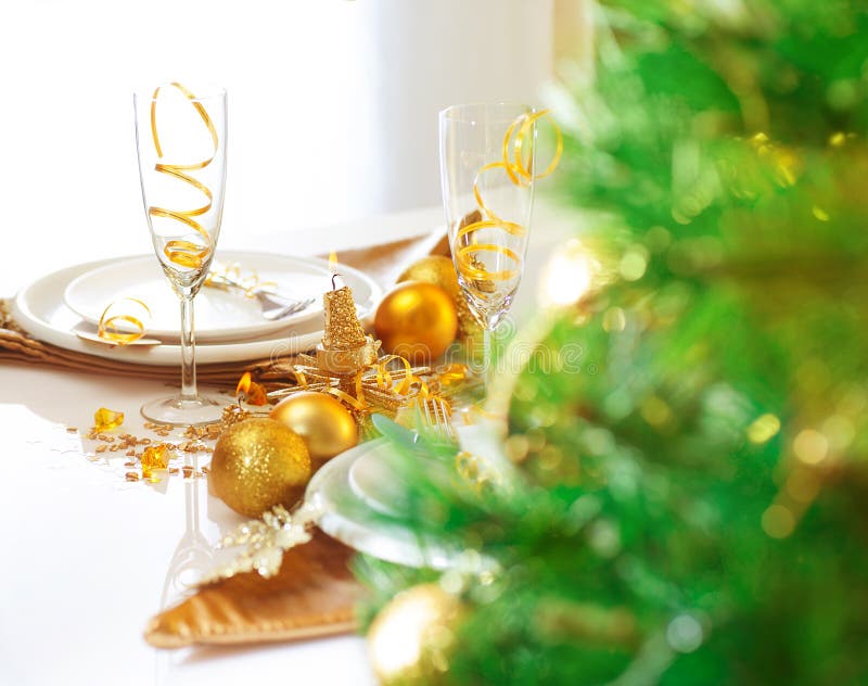 White and Gold Happy New Year Elegant Fine Dining Table Place Setting ...