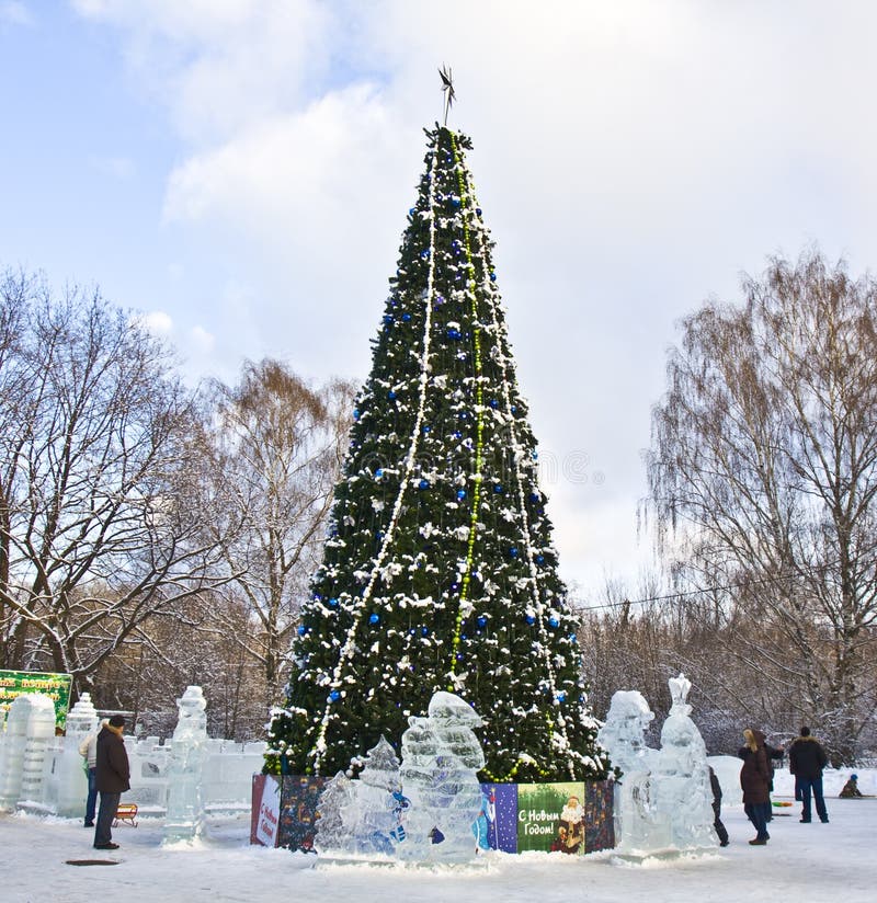 Christmas Tree and Ice Sculptures, Moscow Editorial Photography - Image