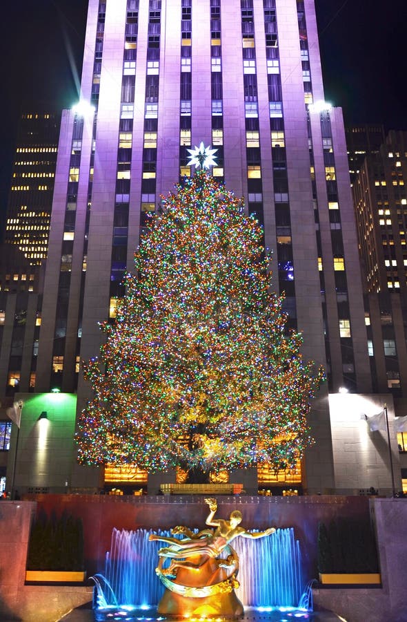 Christmas tree in New York editorial image. Image of rink 64591760