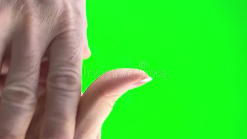 Chroma πλήκτρο τηλέφωνο δείχνει επιδοκιμασία άνδρας γυναίκα που σηκώνει τα χέρια. χέρι που συλλέχθηκε για χειραψία συμφώνησε σε συ απόθεμα βίντεο