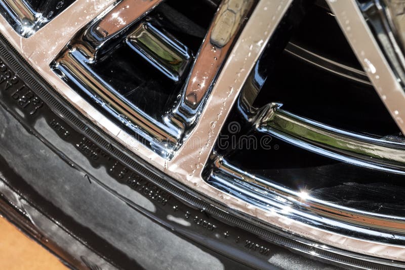 Chrome-Autowiel stock afbeeldingen Chrome-Autowiel stock afbeeldingen