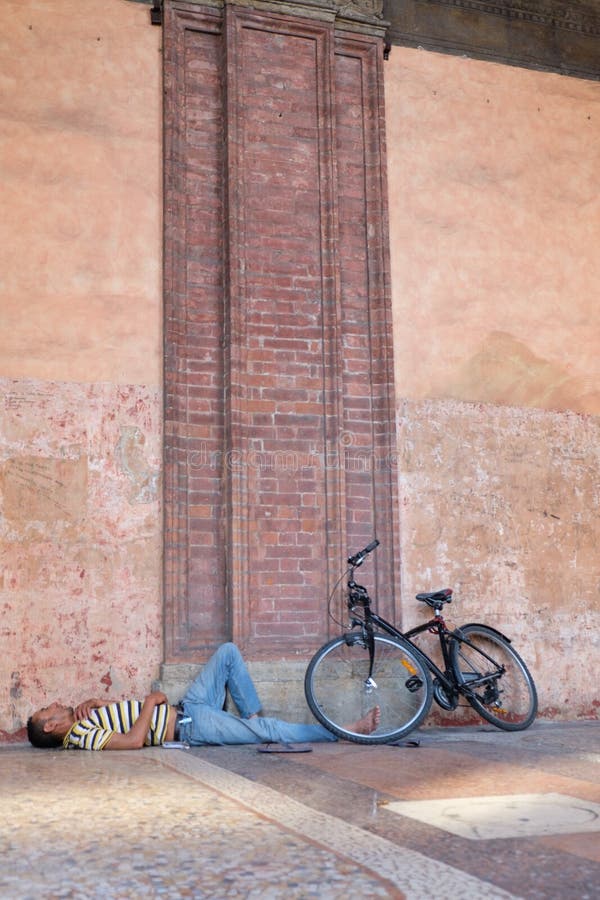 Chubby sleeps lying down editorial photo. Image of open 102705546