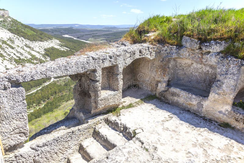 Chufut-col rizada, la ciudad-fortaleza de la cueva foto de archivo libre de regalías Chufut-col rizada, la ciudad-fortaleza de la cueva foto de archivo libre de regalías