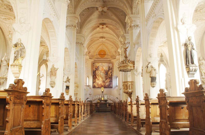 Iglesia adentro en, alemania.