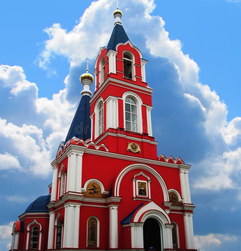 Red Chiesa con un campanile.