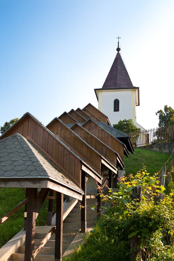 Kostel a kryté schodiště