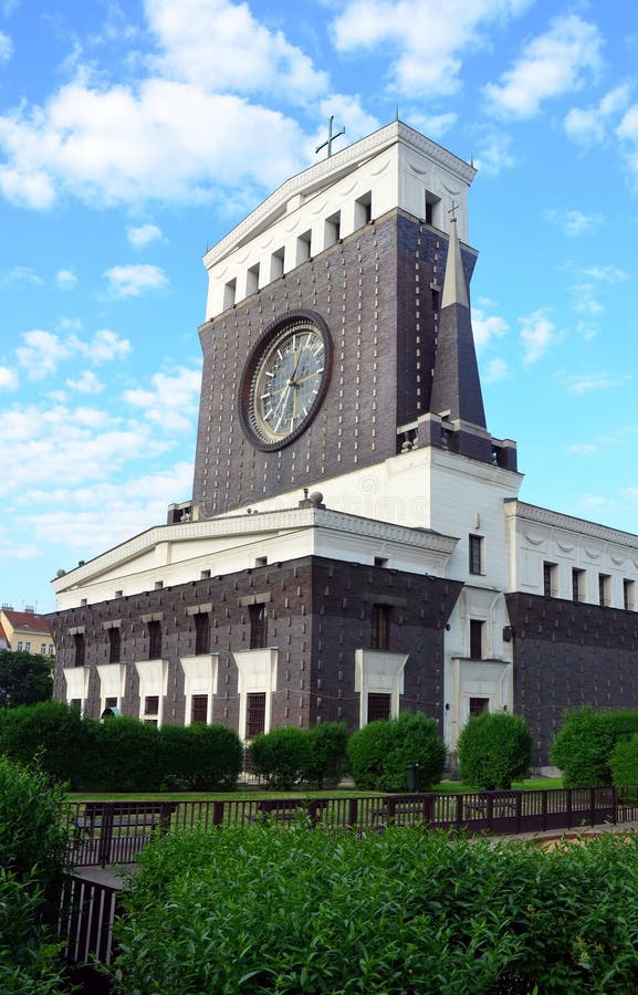 Church of the Sacred Heart, Prague architecture