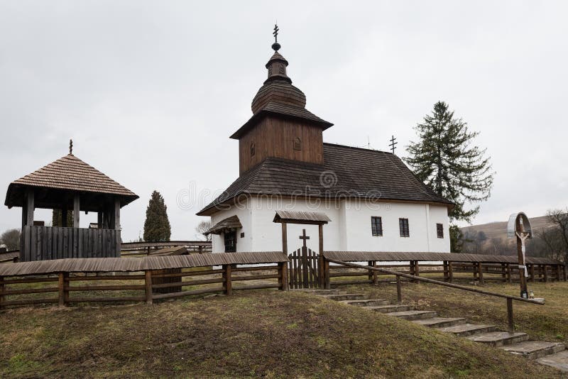 Kostel sv Bazila Velikého v obci Kalná Roztoka, Slovensko