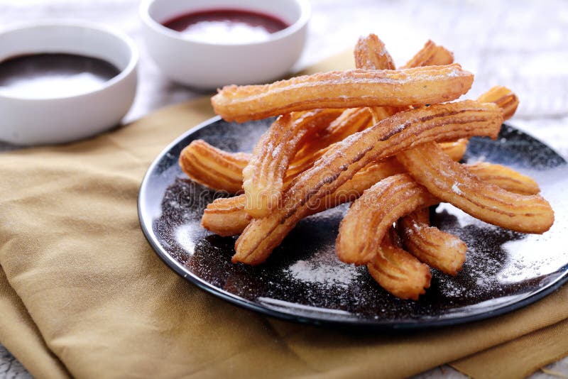 Churros spagnoli dei tapas immagini stock libere da diritti Churros spagnoli dei tapas immagini stock libere da diritti