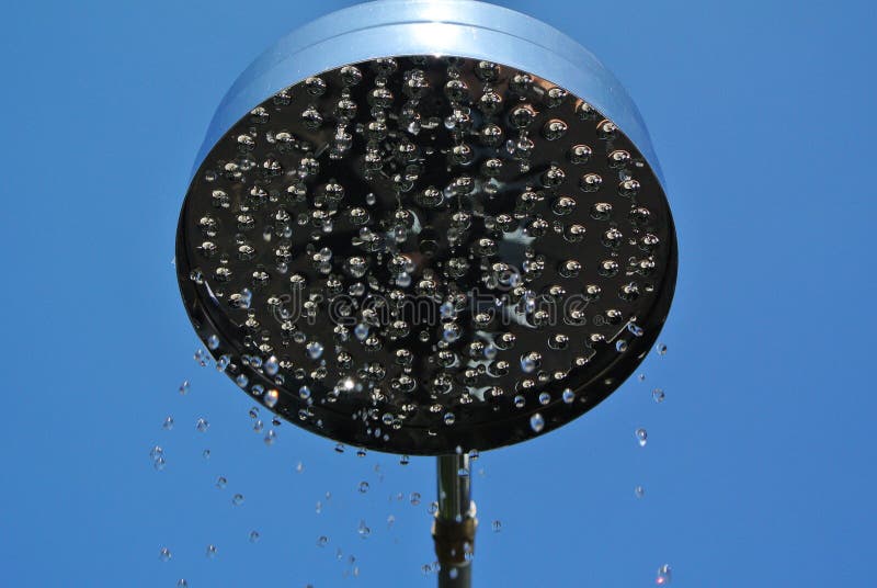 Chuveiro exterior da silhueta imagens de stock