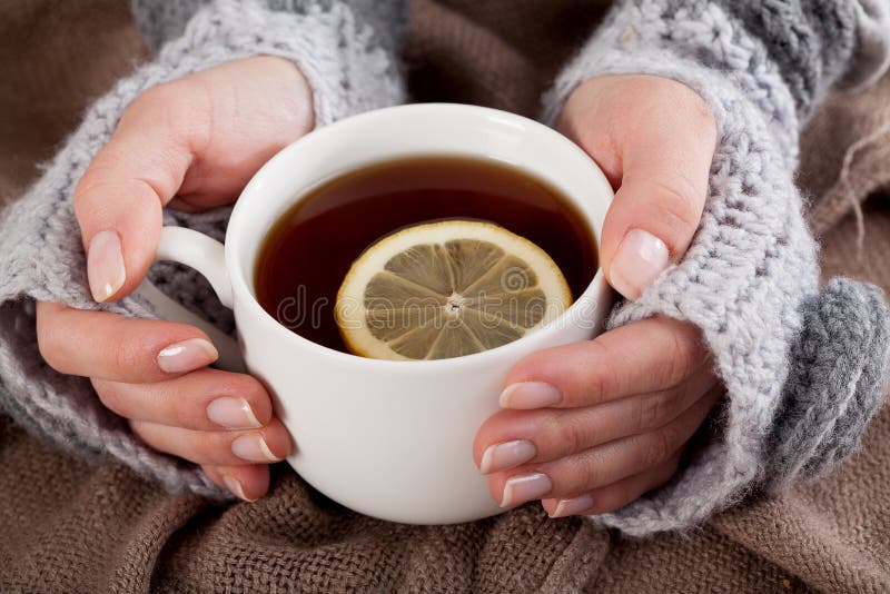 Chá com limão em um dia frio