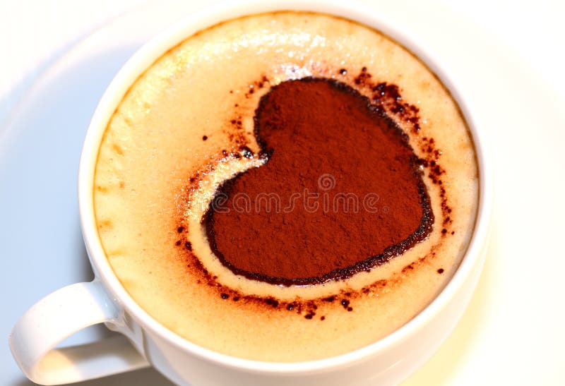 Chávena de café com coração do Valentim foto de stock Chávena de café com coração do Valentim foto de stock