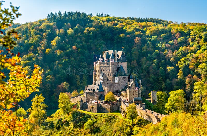 Château d'Eltz en automne l'allemagne images libres de droits Château d'Eltz en automne l'allemagne images libres de droits