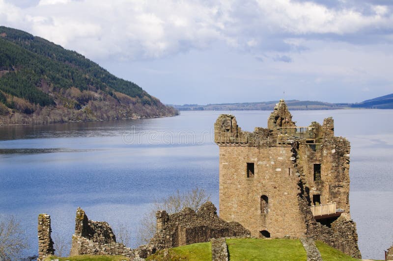 Château d'Urquhart sur Loch Ness en Ecosse images stock Château d'Urquhart sur Loch Ness en Ecosse images stock