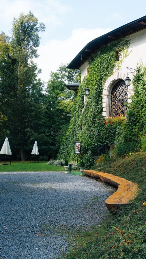 Download Château De Korzkiew Construit Pendant La Moitié Du 14ème Siècle Image éditorial - Image du europe, côte: 77154040