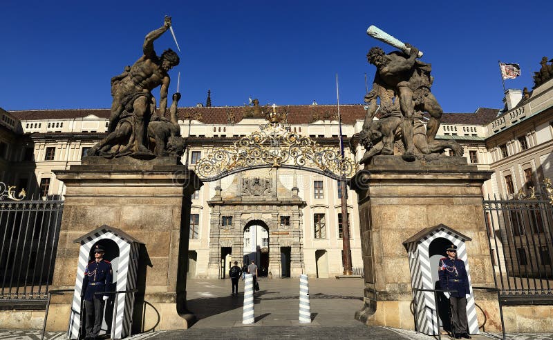 Château de Prague (Tchèque : Le hrad de ½ de skà de ¾ de PraÅ) est un complexe de château à Prague, République Tchèque images stock Château de Prague (Tchèque : Le hrad de ½ de skà de ¾ de PraÅ) est un complexe de château à Prague, République Tchèque images stock