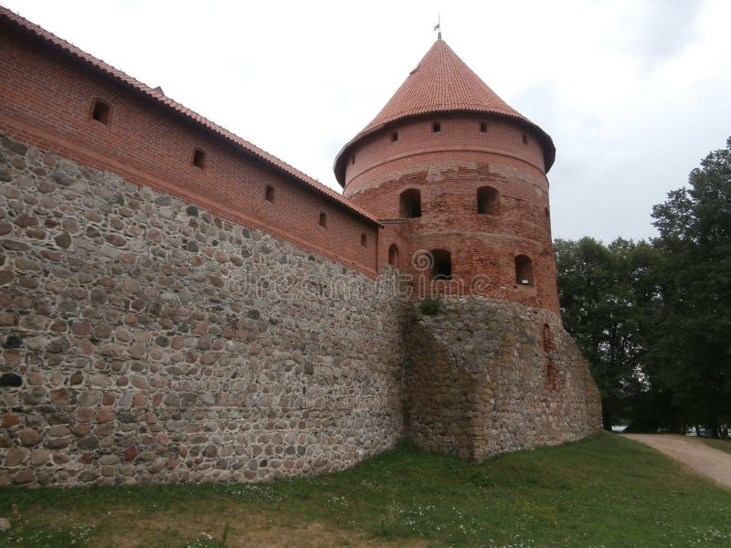Château de Trakai sur l'île du lac Galve en Lithuanie photo libre de droits Château de Trakai sur l'île du lac Galve en Lithuanie photo libre de droits