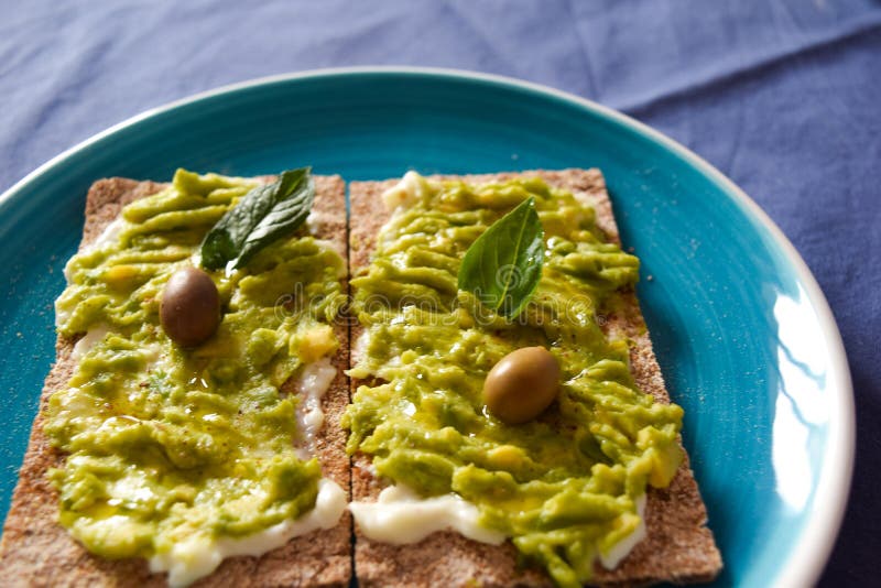 Ciastka od całej pszenicznej mąki, tofu, avocado, weganinu jedzenie zdjęcie royalty free Ciastka od całej pszenicznej mąki, tofu, avocado, weganinu jedzenie zdjęcie royalty free