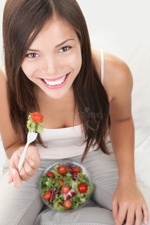 Cibo della donna dell'insalata sano fotografie stock Cibo della donna dell'insalata sano fotografie stock