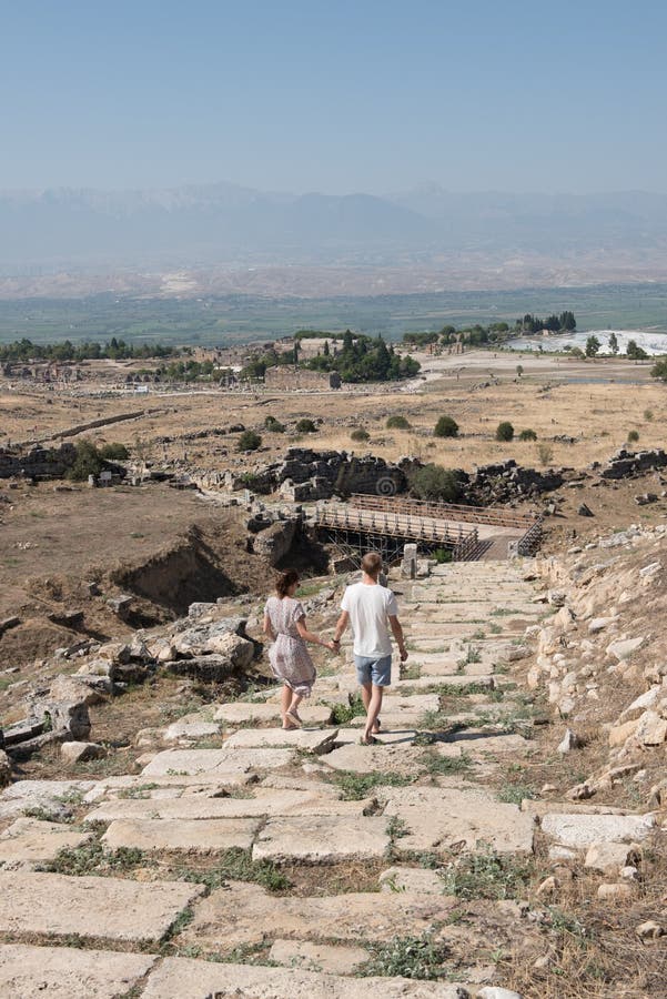 Cidade antiga de Hierapolis em Pamukkale, Turquia imagem de stock royalty free