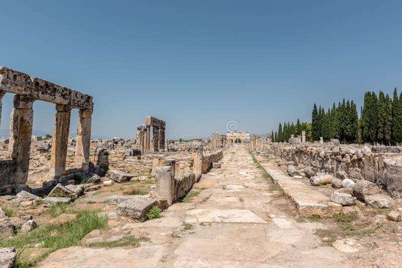 Cidade antiga de Hierapolis em Pamukkale, Turquia foto de stock royalty free