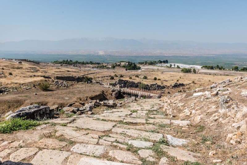 Cidade antiga de Hierapolis em Pamukkale, Turquia imagem de stock