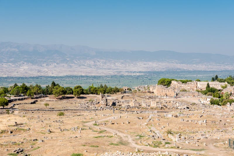Cidade antiga de Hierapolis em Pamukkale, Turquia imagem de stock