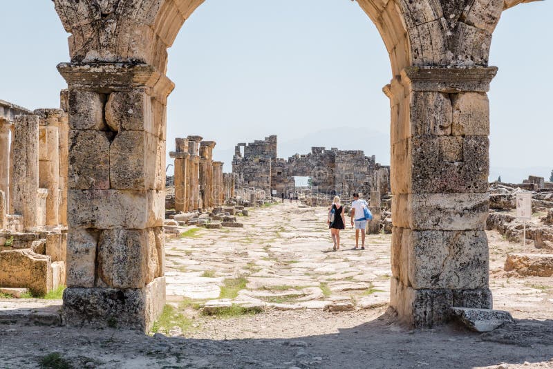 Cidade antiga de Hierapolis em Pamukkale, Turquia imagem de stock royalty free