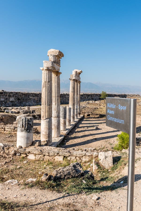 Cidade antiga de Hierapolis em Pamukkale, Turquia foto de stock