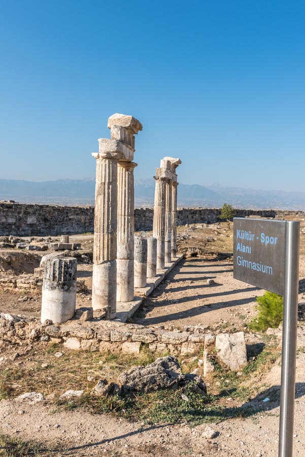 Cidade antiga de Hierapolis em Pamukkale, Turquia imagens de stock