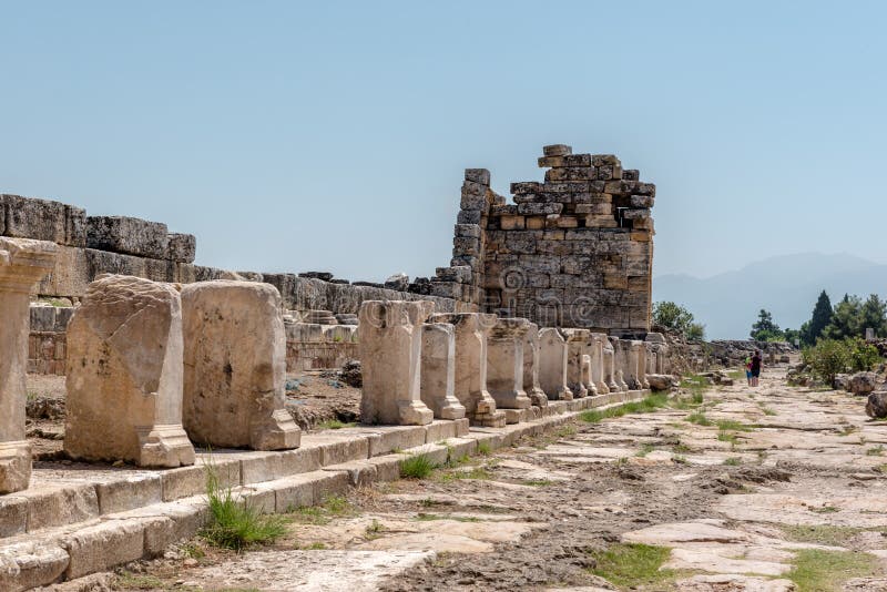 Cidade antiga de Hierapolis em Pamukkale, Turquia imagem de stock