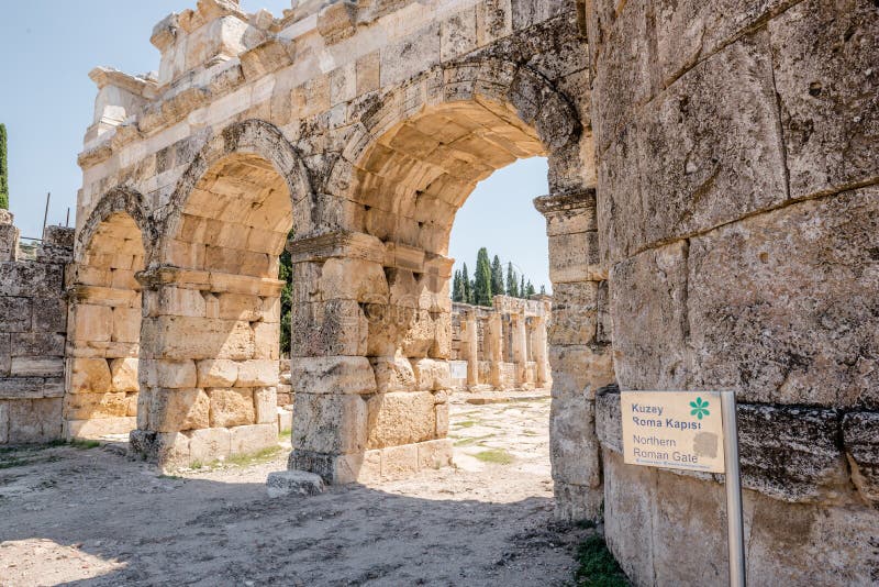 Cidade antiga de Hierapolis em Pamukkale, Turquia fotografia de stock