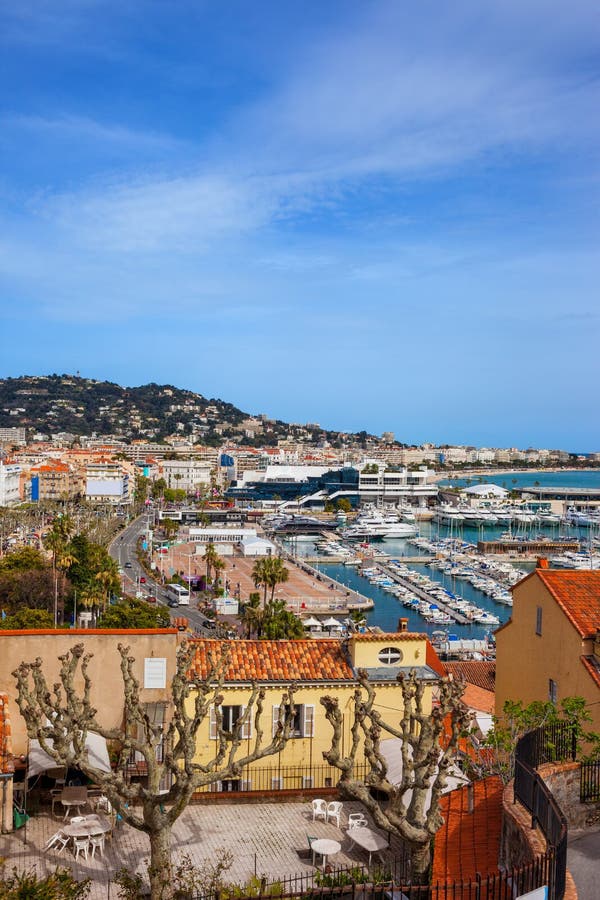 Skyline Da Cidade De Cannes Em Riviera Francês Em França Imagem de