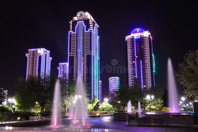 Cidade de Grozny noite República chechena Rússia