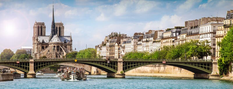 Cidade de Paris do Seine imagem de stock Cidade de Paris do Seine imagem de stock