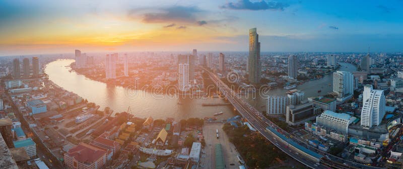 Cidade do panorama do rio de Banguecoque curvada fotos de stock