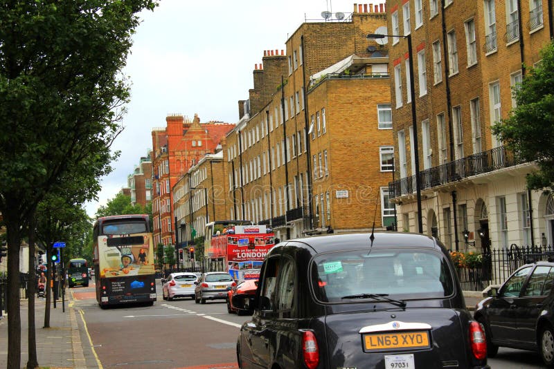 Trânsito na Gloucester Place, Londres, Inglaterra fotos de stock royalty free