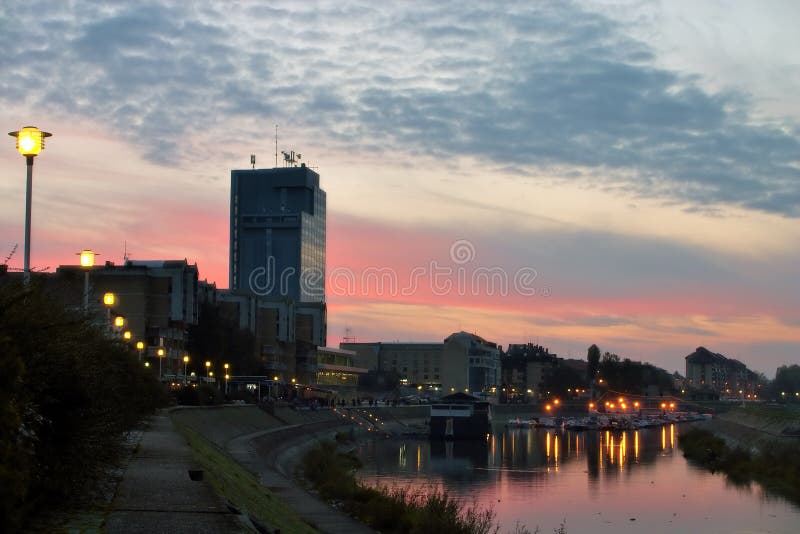 Cidade Osijek no por do sol