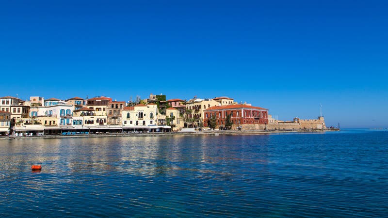 A cidade velha de Chania em Grécia, na costa fotografia de stock A cidade velha de Chania em Grécia, na costa fotografia de stock