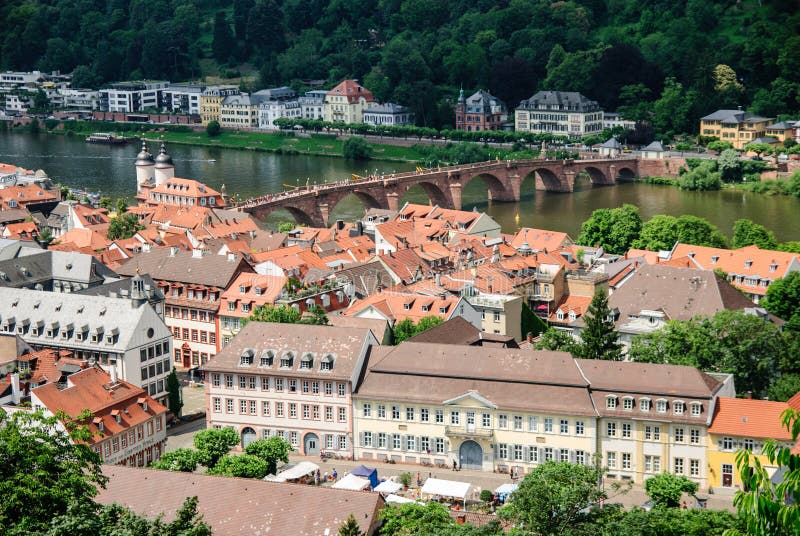 Cidade velha de Heidelberg e da ponte velha, Heidelberg, Alemanha imagem de stock Cidade velha de Heidelberg e da ponte velha, Heidelberg, Alemanha imagem de stock