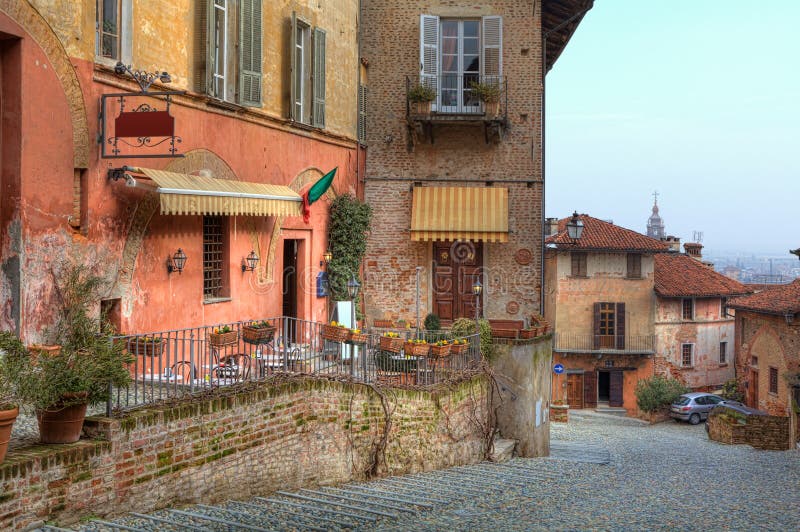 Cidade velha de Saluzzo. Italy do norte. fotos de stock Cidade velha de Saluzzo. Italy do norte. fotos de stock