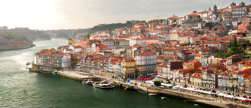 Cidade velha em Porto (Portugal) fotos de stock royalty free Cidade velha em Porto (Portugal) fotos de stock royalty free