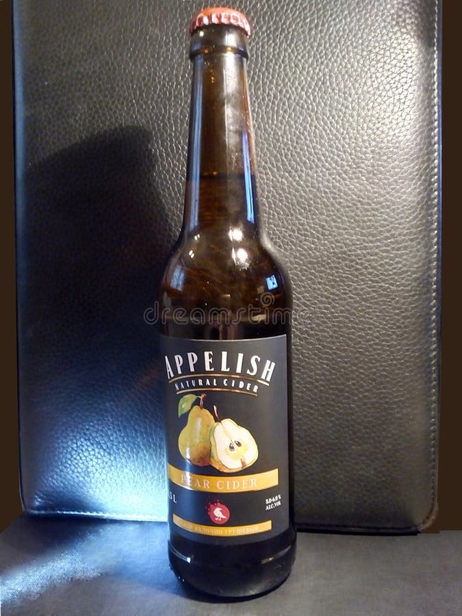 Cider `Appelish` ApplePear, 0.5 L Editorial Photo Image of irish