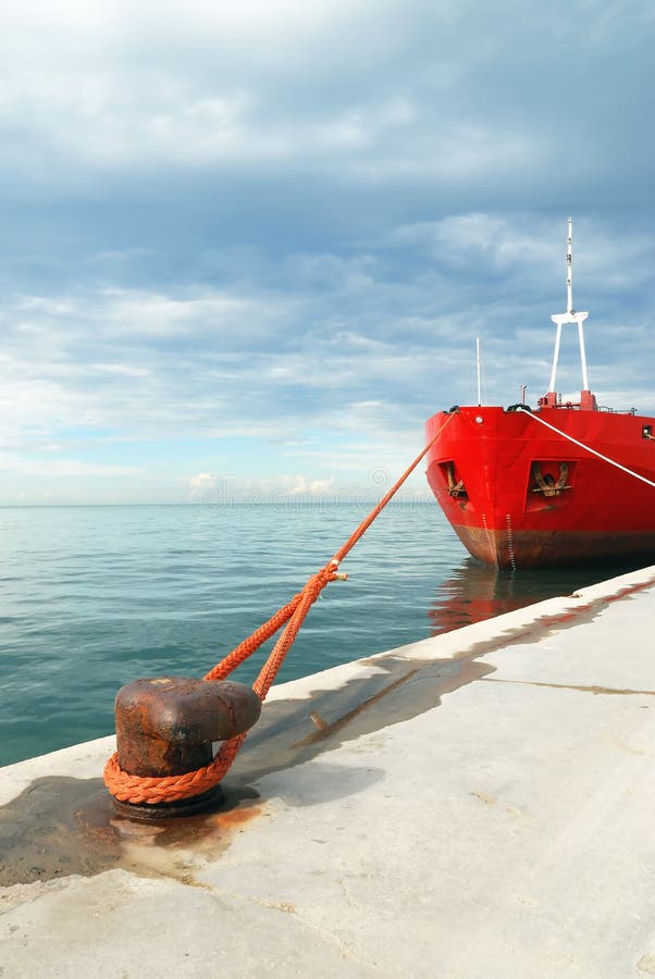 Ciel nuageux dans le port photographie stock Ciel nuageux dans le port photographie stock