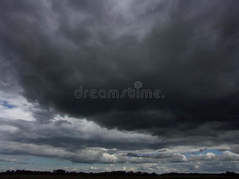 Download Ciel orageux image stock. Image du bleu, orageux, ciel, excessif - 70483